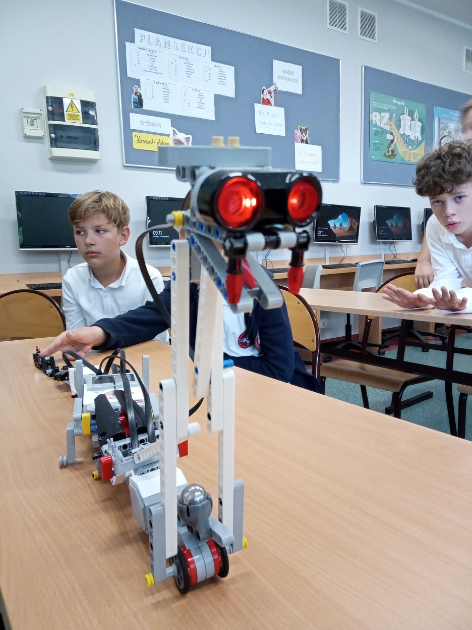 ROBOT LEGO MINDSTORMS W 5B - zdjęcie 1