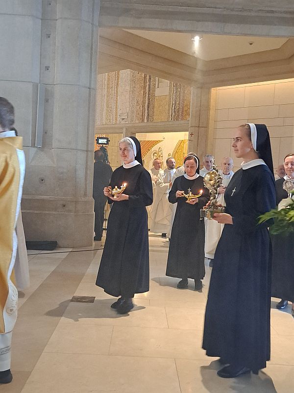 150-lecie Zgromadzenia Sióstr Najświętszej Rodziny z Nazaretu w Sanktuarium św. Jana Pawła II, w Krakowie. - zdjęcie 11
