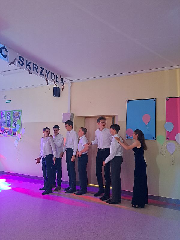 Bal Ósmoklasistów Pożegnanie klas ósmych 2025 - zdjęcie 25