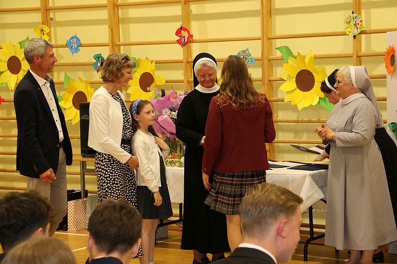 Bal Ósmoklasistów Pożegnanie klas ósmych 2025 - zdjęcie 12