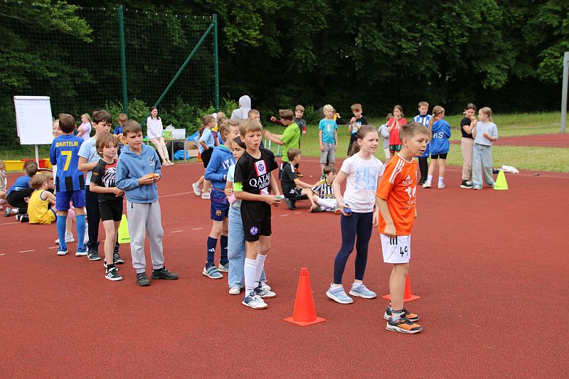 Dzień Sportu – klasy 1 – 3 - zdjęcie 13