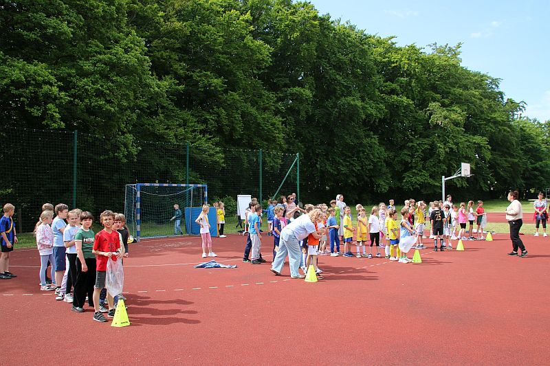 Dzień Sportu – klasy 1 – 3 - zdjęcie 22