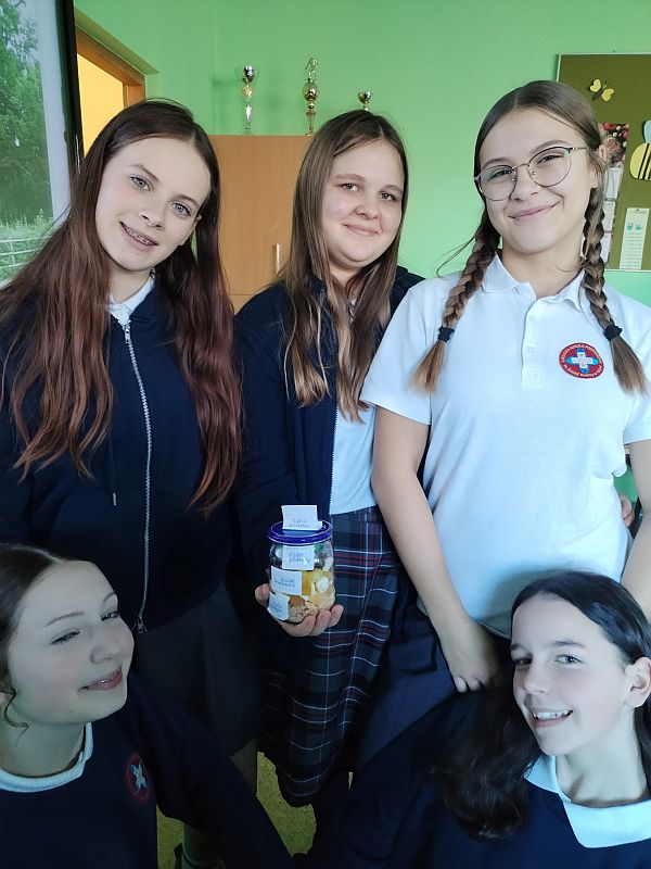 Siódmoklasiści odkrywają profile glebowe - zdjęcie 3