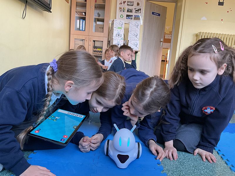 Nasi najmłodsi uczniowie w świecie technologii - zdjęcie 1