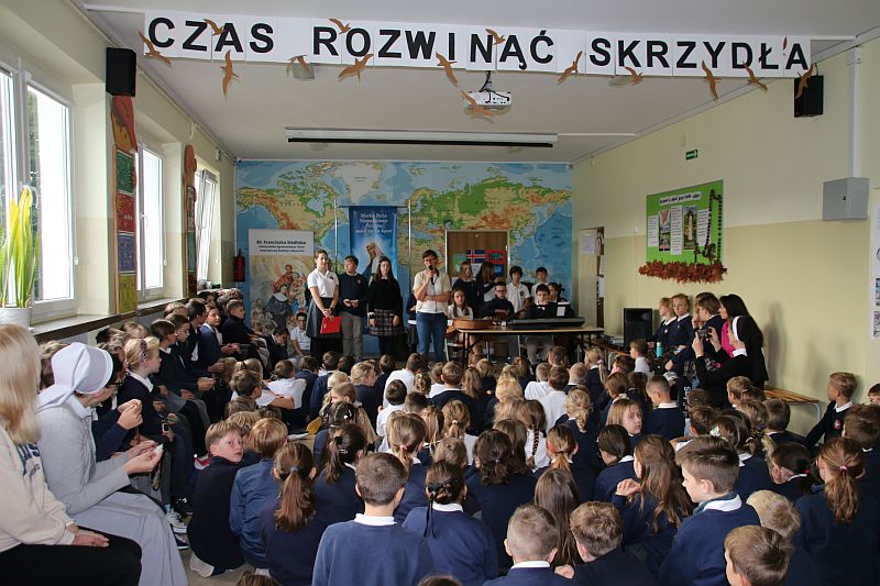 Milion dzieci modli się na różańcu, a całe niebo słucha… - zdjęcie 1
