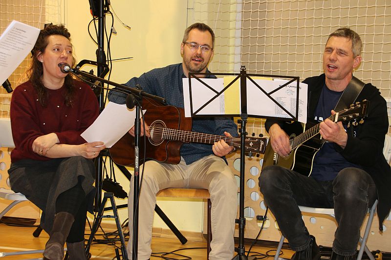 RODZINNE KOLĘDOWANIE W KSP - zdjęcie 3