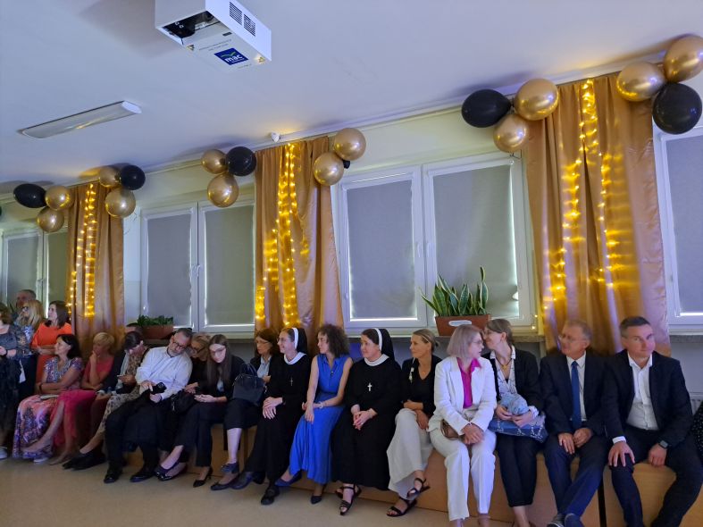 Pożegnanie ósmych klas - 2024 - zdjęcie 66