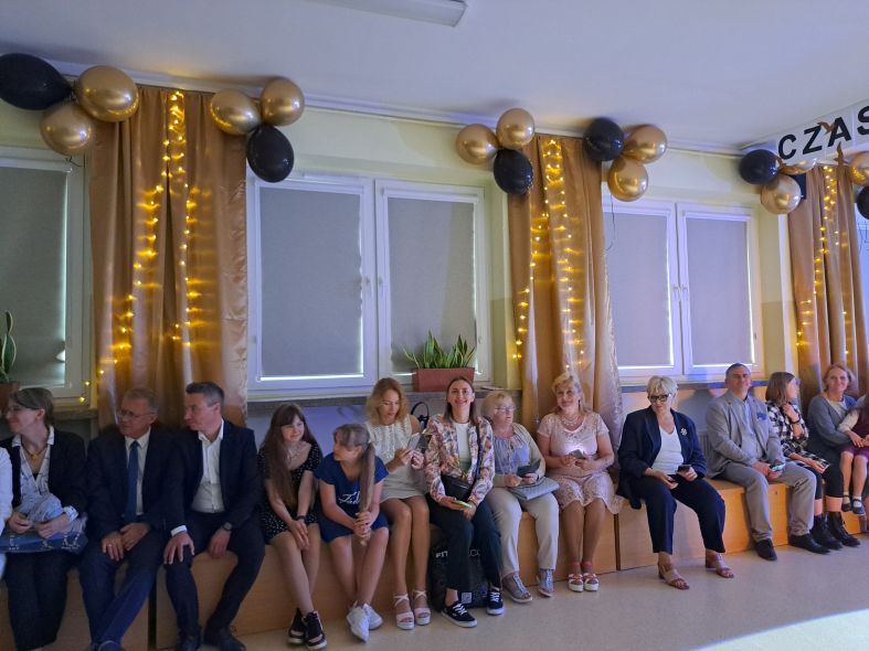 Pożegnanie ósmych klas - 2024 - zdjęcie 72