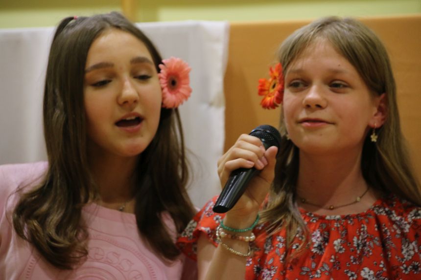 Pożegnanie ósmych klas - 2024 - zdjęcie 22