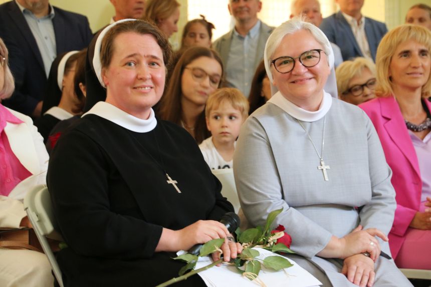 Pożegnanie ósmych klas - 2024 - zdjęcie 25