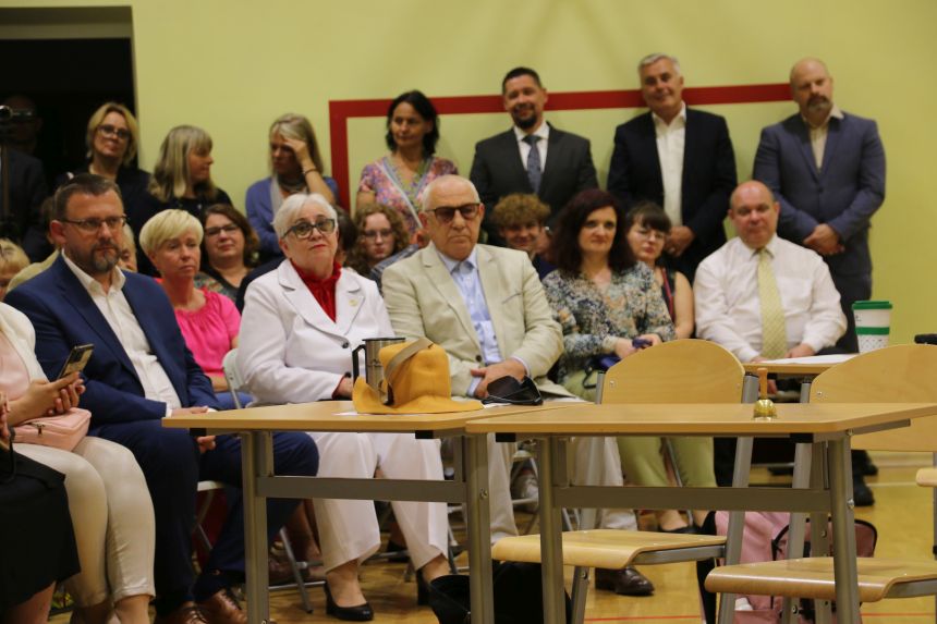 Pożegnanie ósmych klas - 2024 - zdjęcie 31