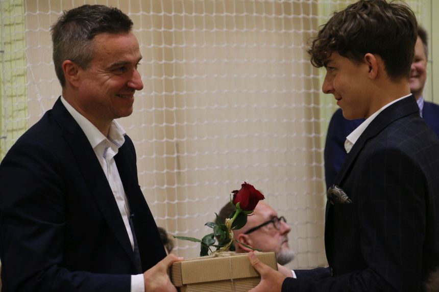Pożegnanie ósmych klas - 2024 - zdjęcie 41