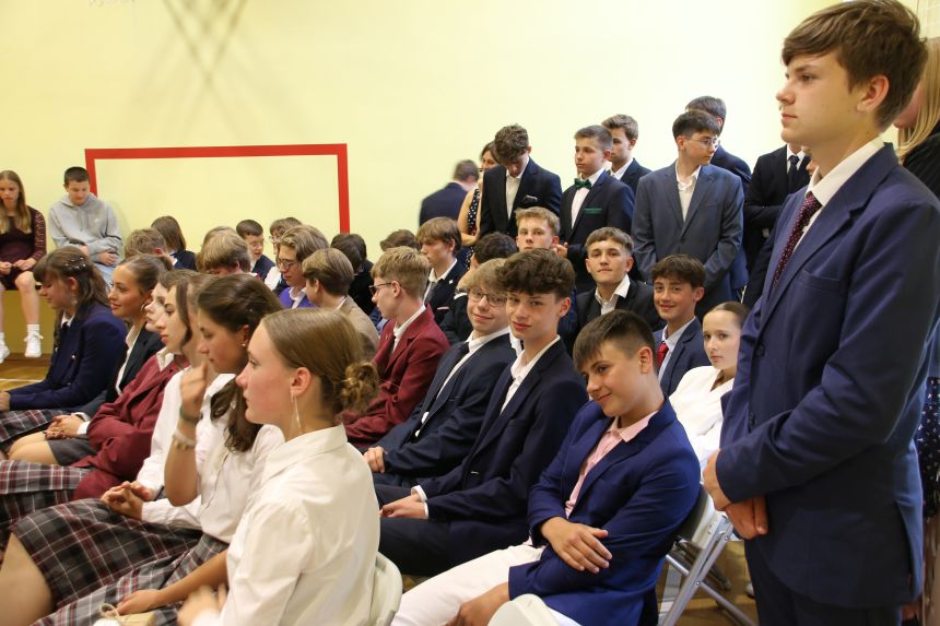 Pożegnanie ósmych klas - 2024 - zdjęcie 46