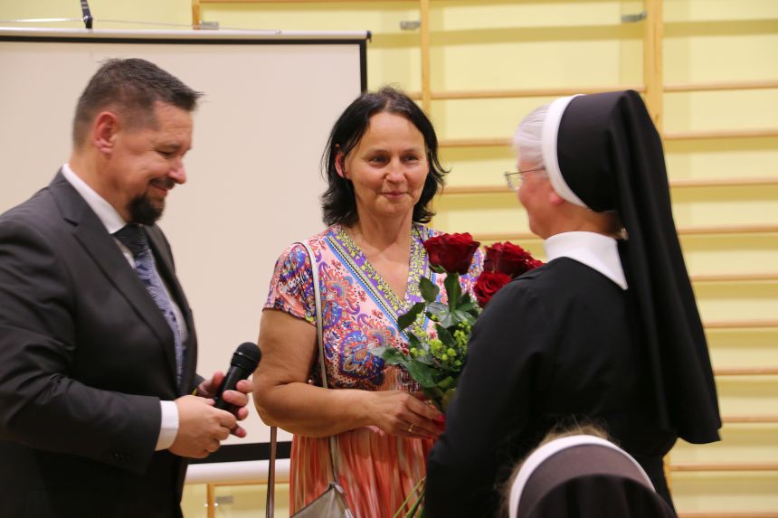 Pożegnanie ósmych klas - 2024 - zdjęcie 48
