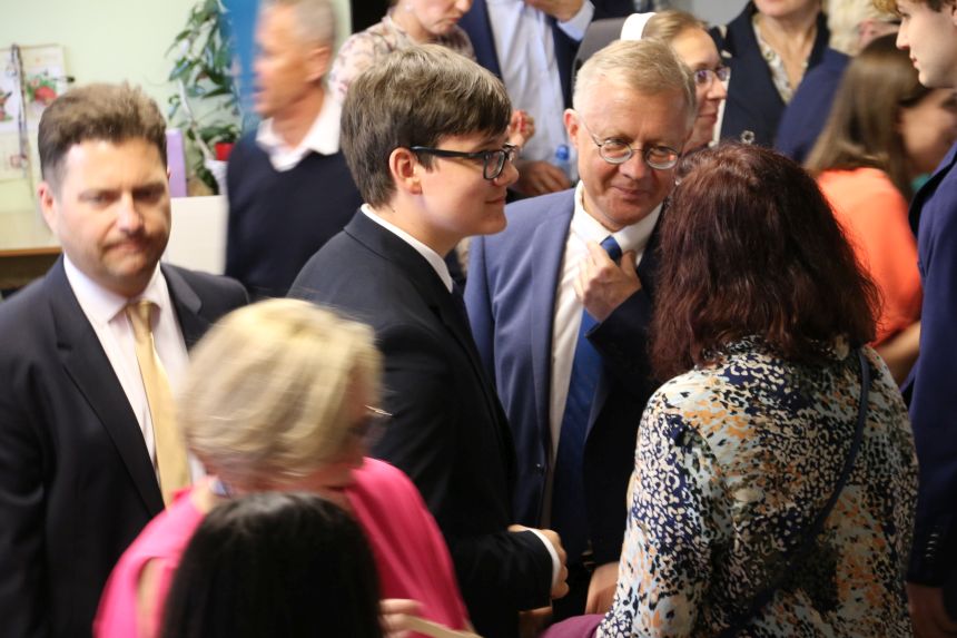 Pożegnanie ósmych klas - 2024 - zdjęcie 50