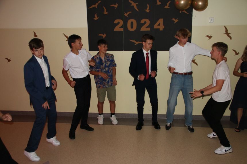 Pożegnanie ósmych klas - 2024 - zdjęcie 68