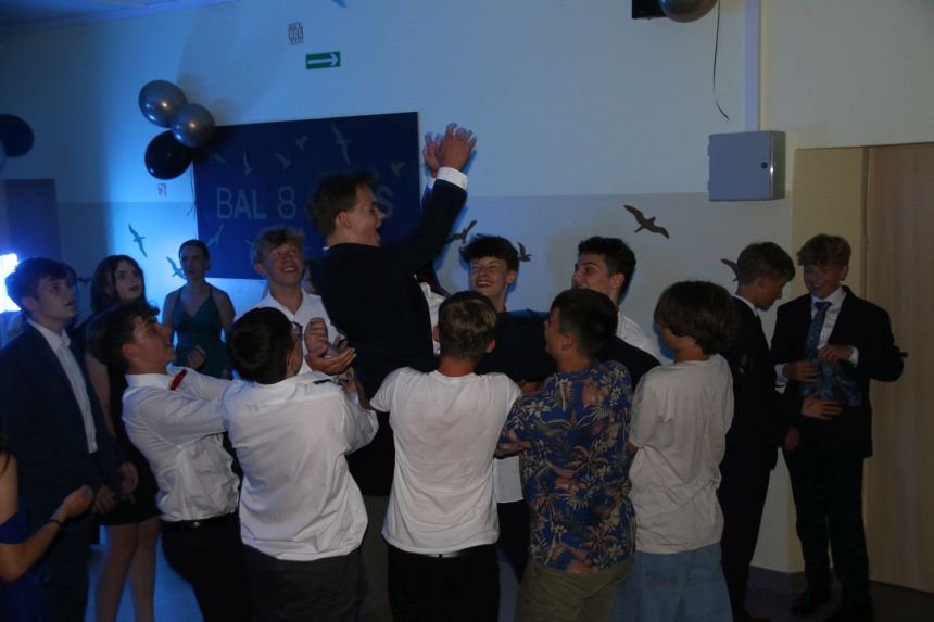 Pożegnanie ósmych klas - 2024 - zdjęcie 81
