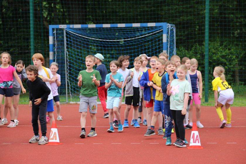 Dzień sportu dla klas 1-3 - zdjęcie 11