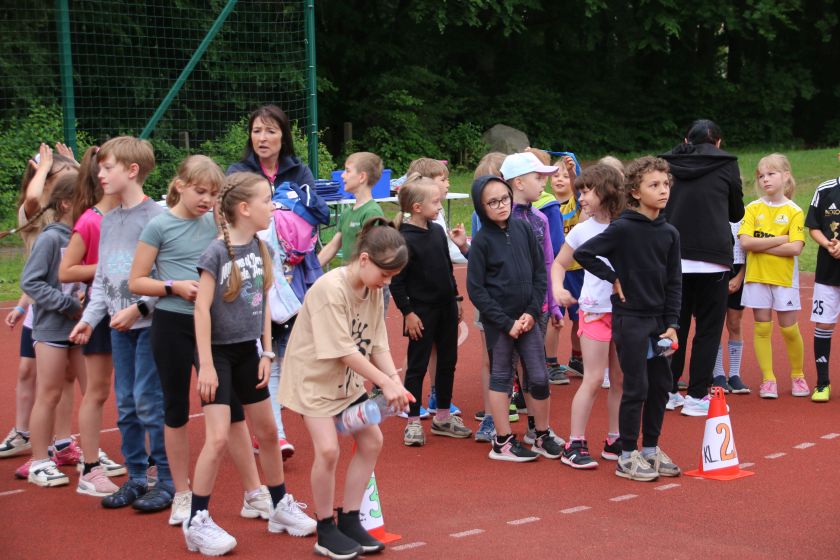 Dzień sportu dla klas 1-3 - zdjęcie 34