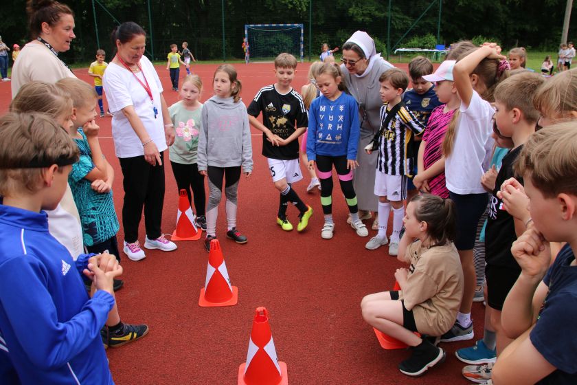 Dzień sportu dla klas 1-3 - zdjęcie 83