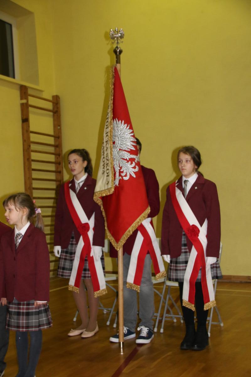 Uroczystość ślubowania klas pierwszych Katolickiej Szkoły Podstawowej im. Św. Rodziny w Gdyni - zdjęcie 23