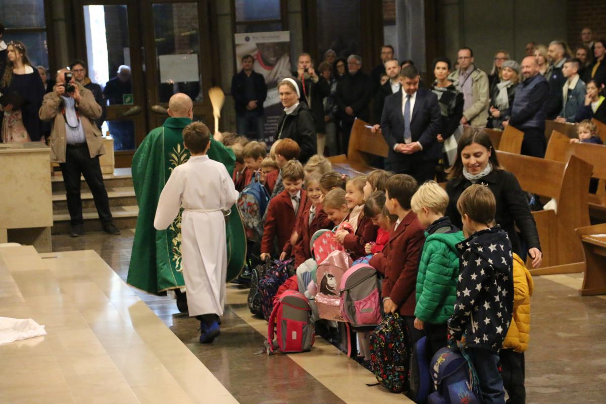 Szkolna Msza Święta - zdjęcie 1